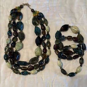 Elegant Multicolor Beaded Necklace and Bracelet Set